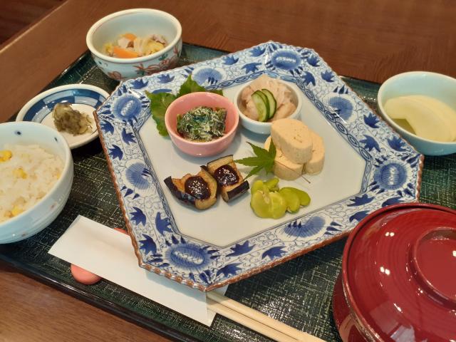 和定食～５種盛り～　「老人ホームの食事がこんなに美味しいと思わなかった。」