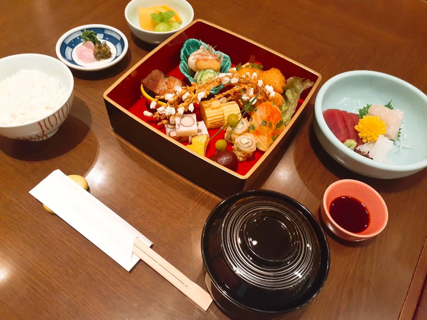 『秋の実のり膳』「これが老人ホームの食事?高級感があって美味しそう!」