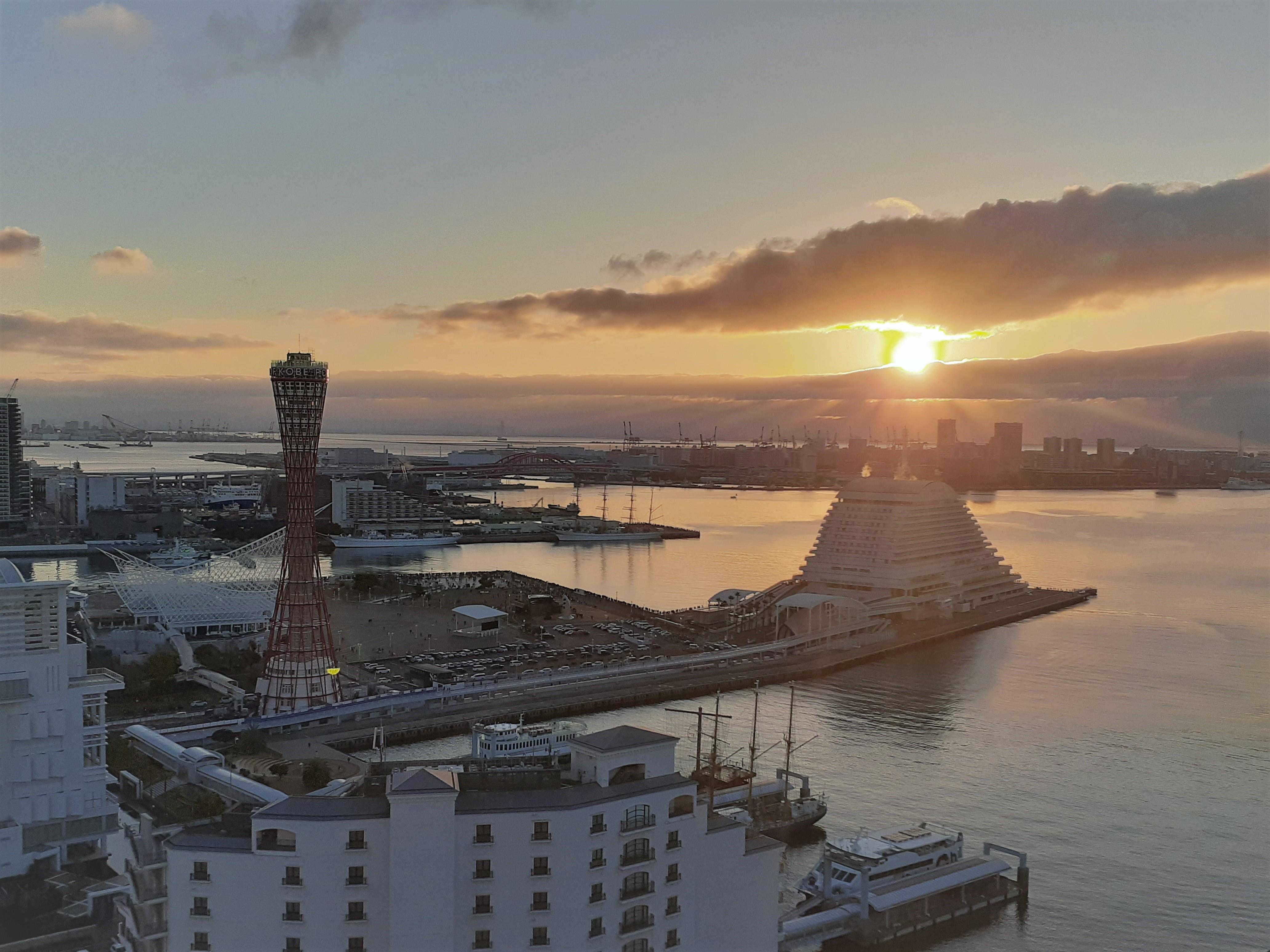 こちらのお写真はエレガリオ神戸から撮影した初日の出のお写真です!