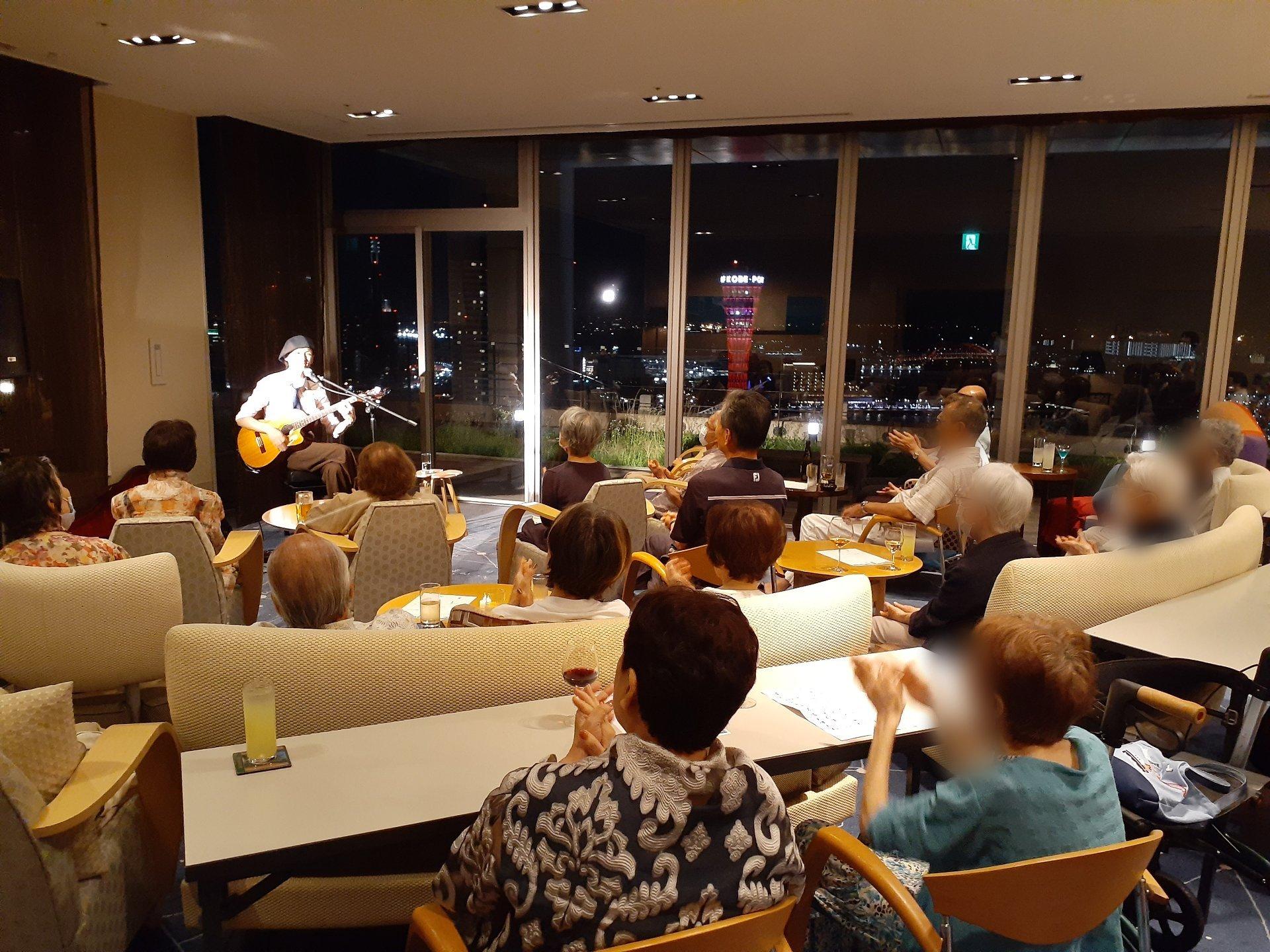25階のスカイラウンジで「七夕コンサート」を開催♪