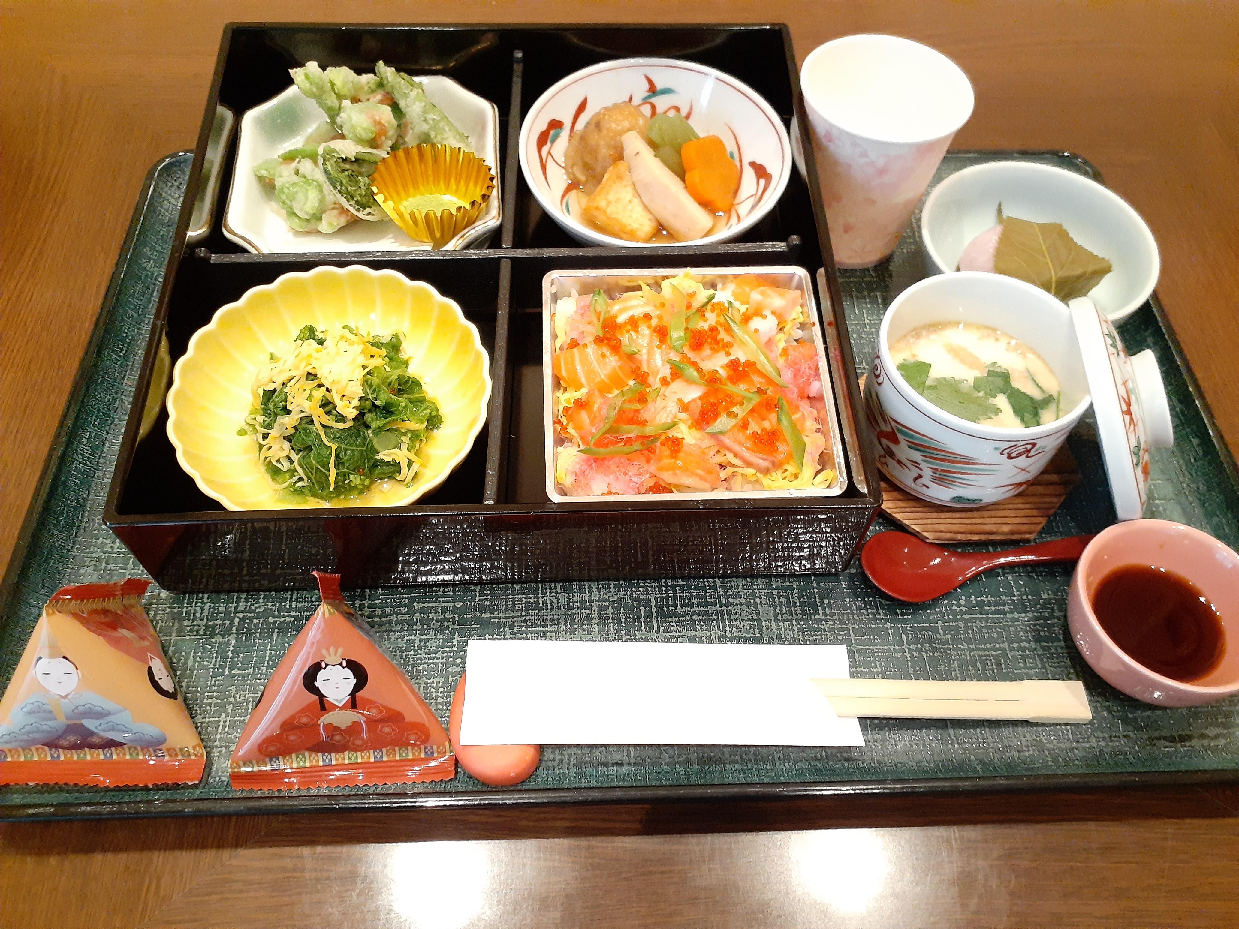 今年、ひな祭の日にご入居者様へご提供した松花堂♪