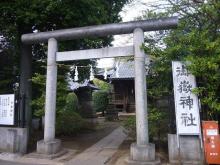 【御嶽神社】 徒歩 5分
石神井エリアは、その名前の由来でもある「石神信仰」が発見された場所です。