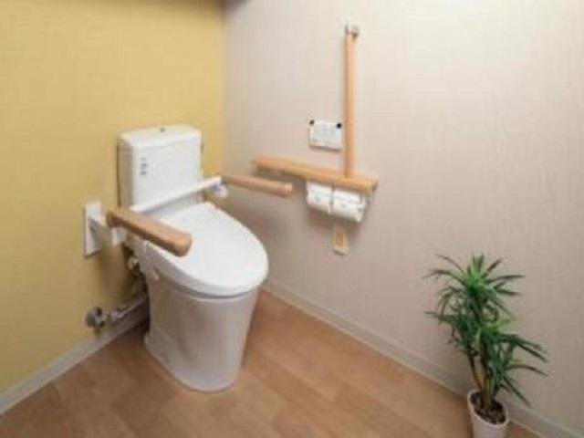 温水洗浄機能・暖房機能付トイレ