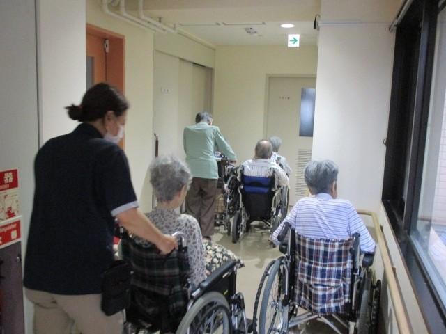 消防避難訓練を行いました