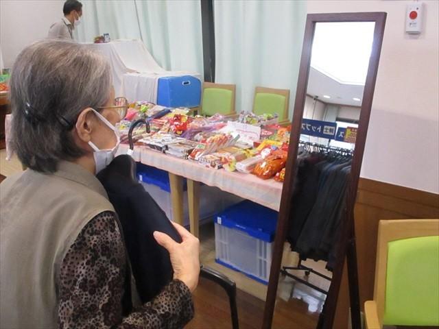 秋の衣服販売会でお買い物をしよう♪