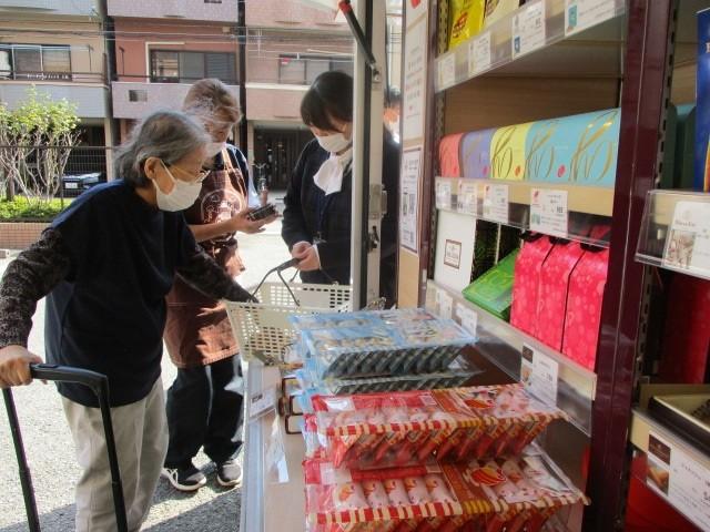 阪急スイーツの移動販売がやってきました！