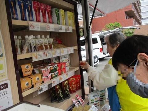 走るデパ地下！阪急スイーツ移動販売♪