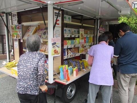 走るデパ地下♪阪急スイーツ移動販売