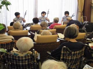 [施設の日常・イベント]季節行事やバス外出、コンサートなど楽しく交流のある企画をご用意しています。