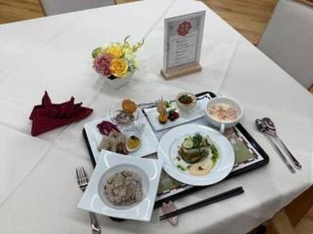 [施設の日常・イベント]月に一度の四季彩膳を開催致しました。一休みしてからは、新茶会を開催致しました。