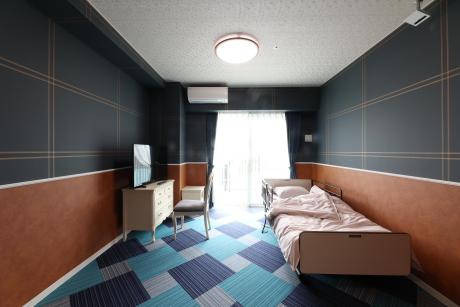 ［居室］居室一例。壁紙と床のデザインは様々