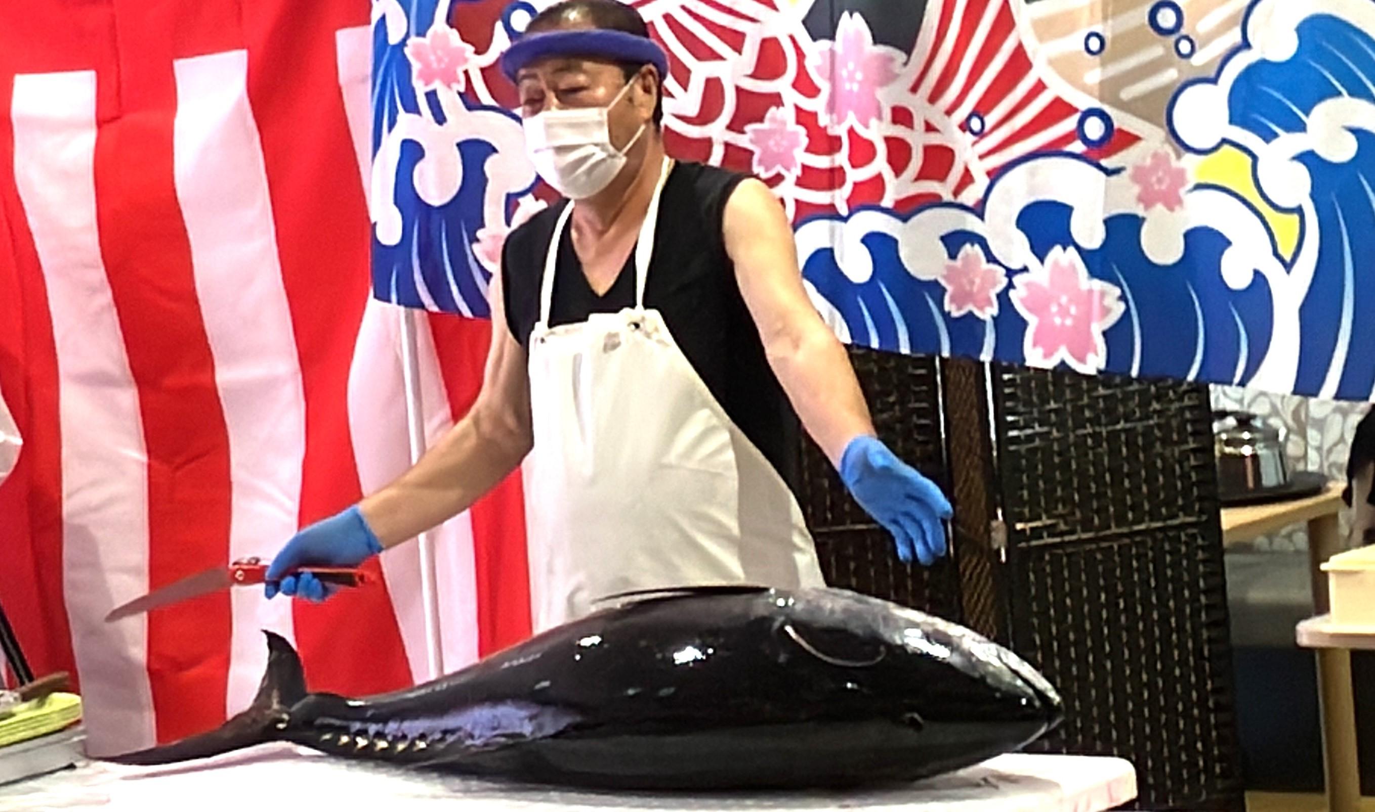 マグロの解体ショー