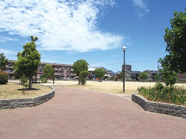 松縄流石中央公園　徒歩約1分