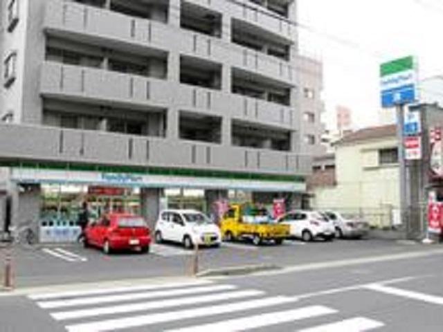 ファミリーマート　ナポリ通り店　徒歩約2分