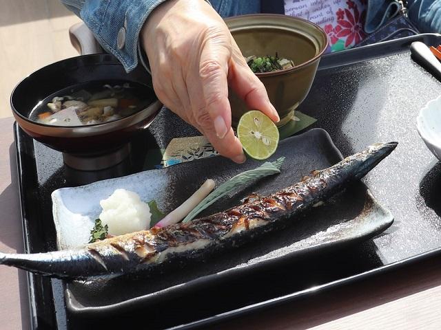 屋上にて秋刀魚祭り