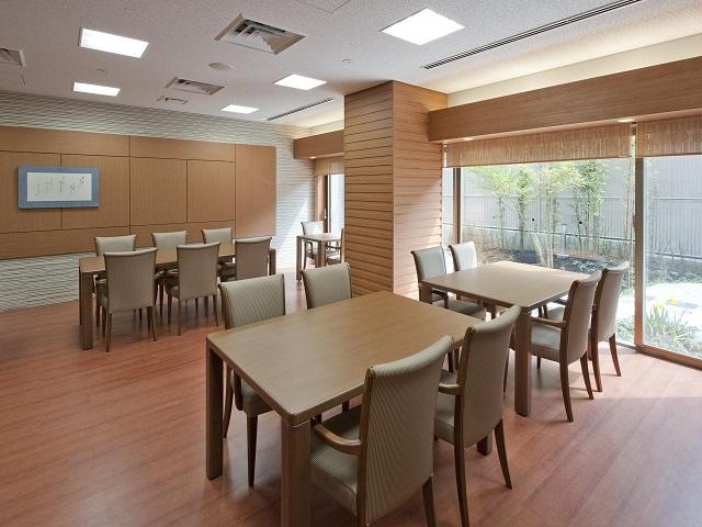 楽しいイベント会場にもなる食堂ラウンジ