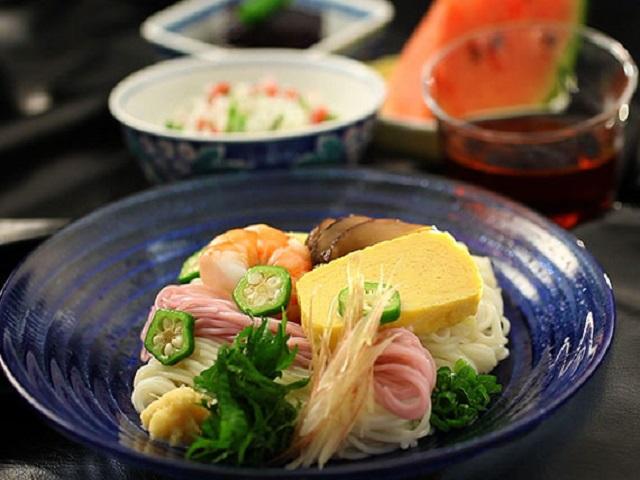 【食事写真例】（夏の季節食：五目そうめん）