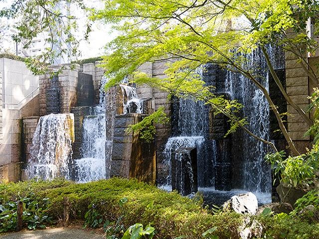 御殿山庭園（南東へ約900m）