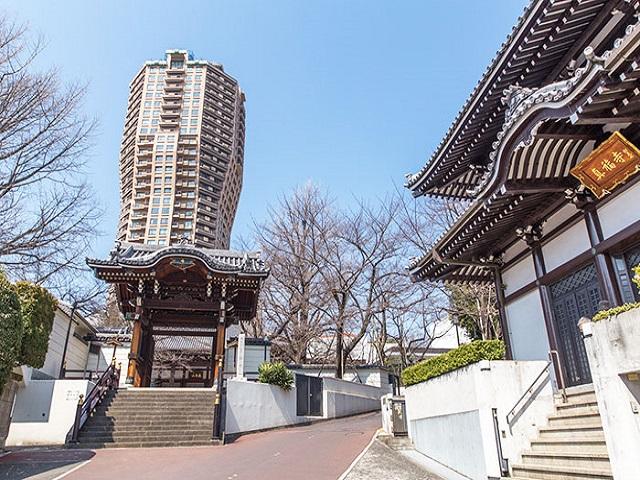 麻布山善福寺（北東へ約780m）