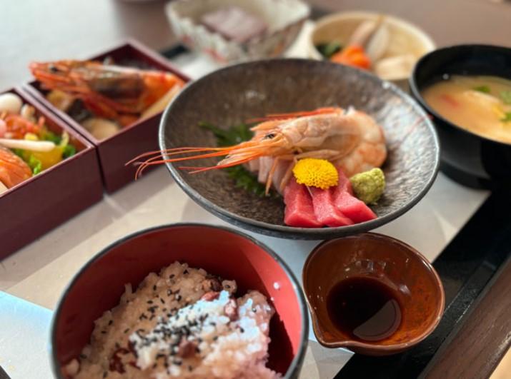 初日の出とお節料理