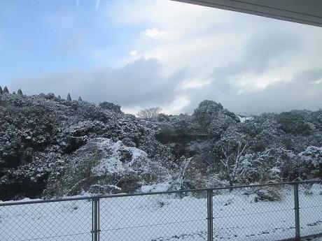 まえむから見た雪景色の風景