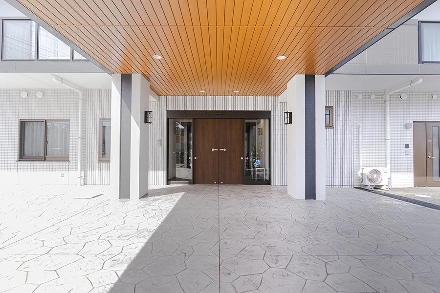 エントランス外観