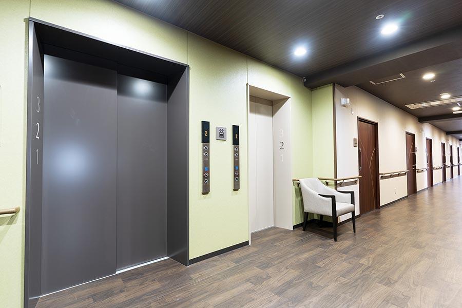 2階エレベーター前