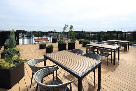 屋上ウッドデッキ