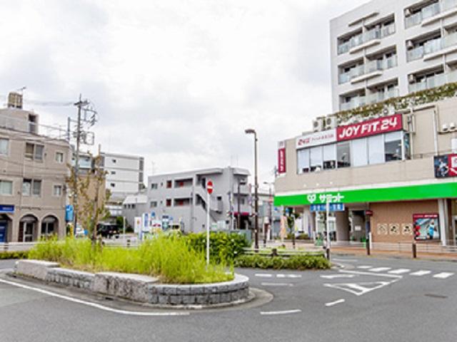 芦花公園駅前