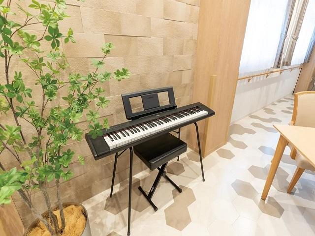 食堂兼機能訓練室　ピアノ（2階）