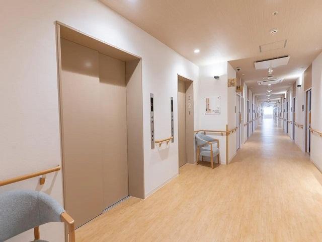 エレベーター前